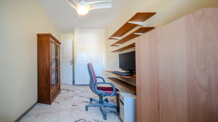 Image No.28-4 Bed Townhouse for sale