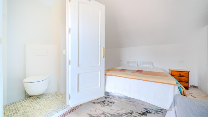 Image No.32-4 Bed Townhouse for sale