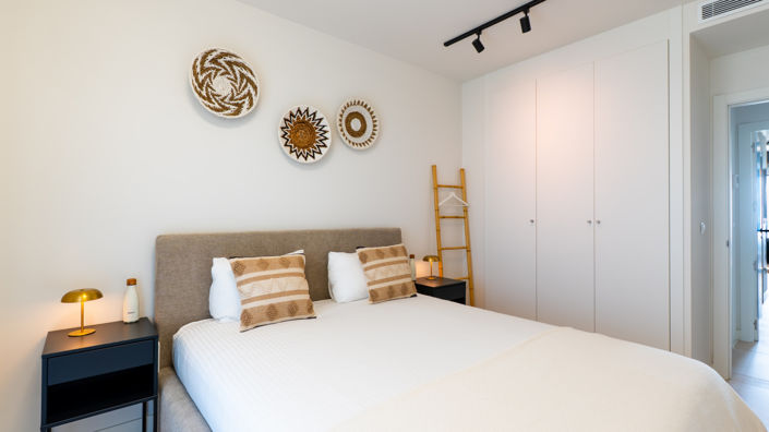 Image No.18-3 Bed Property for sale