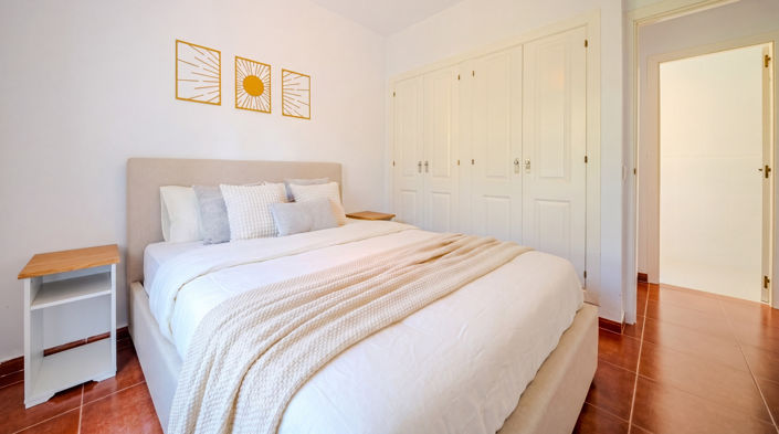 Image No.12-3 Bed Townhouse for sale