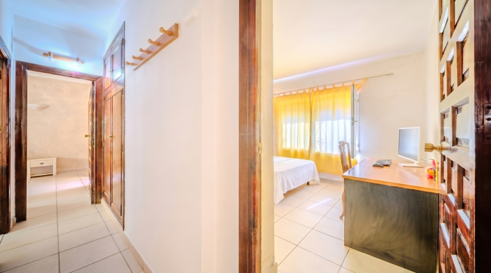 Image No.19-3 Bed House for sale