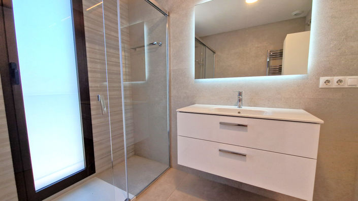 Image No.16-3 Bed Property for sale