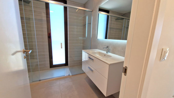 Image No.17-3 Bed Property for sale