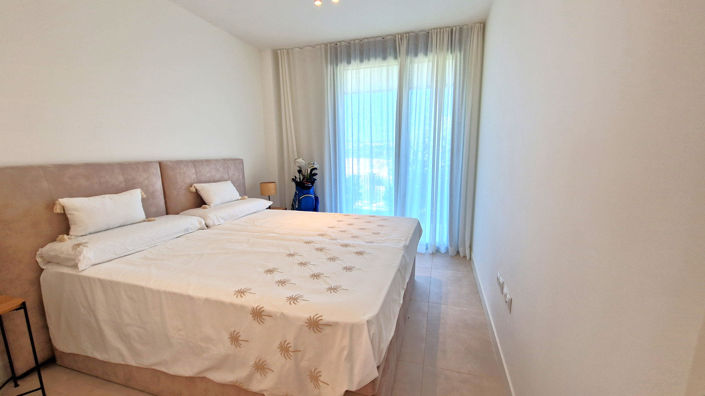 Image No.19-3 Bed Property for sale
