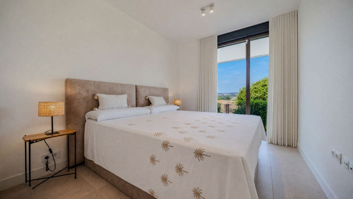 Image No.28-3 Bed Property for sale