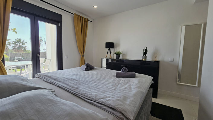 Image No.24-2 Bed Property for sale