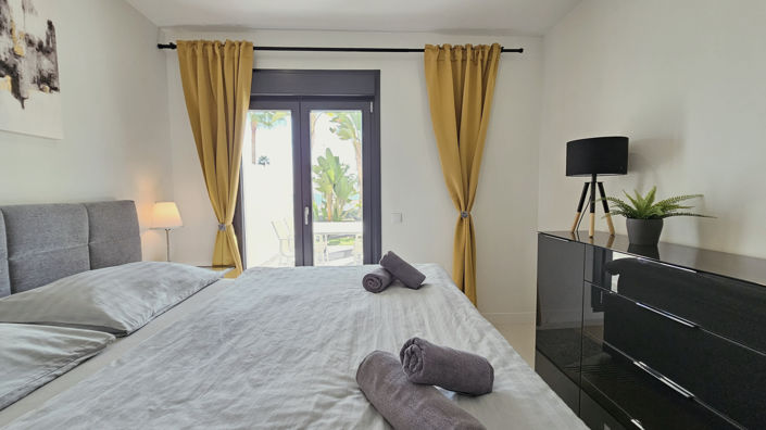 Image No.25-2 Bed Property for sale