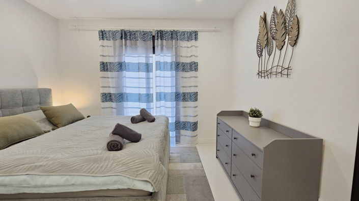 Image No.32-2 Bed Property for sale