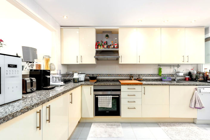 Image No.23-2 Bed Apartment for sale
