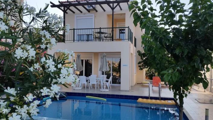 Image No.1-2 Bed Villa / Detached for sale