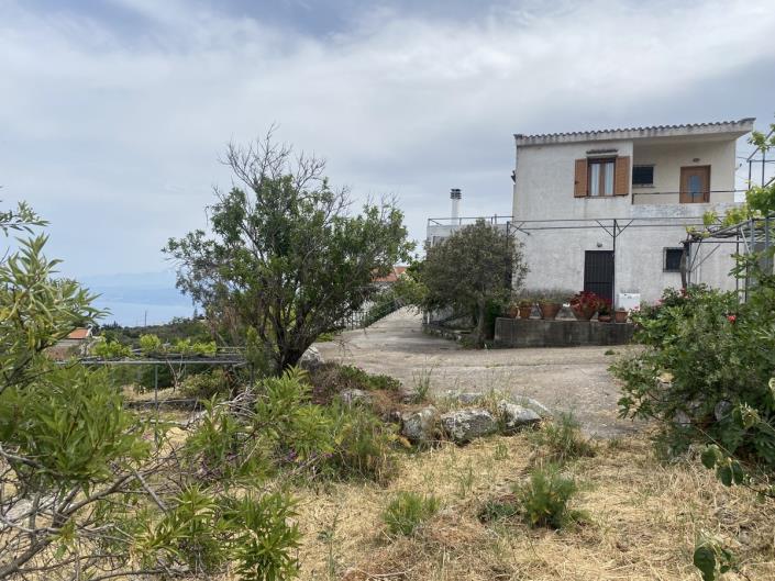 Image No.17-3 Bed Village House for sale