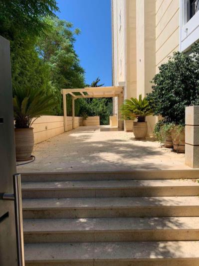 Image No.3-3 Bed Apartment for sale