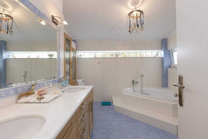 Image No.12-4 Bed Villa for sale