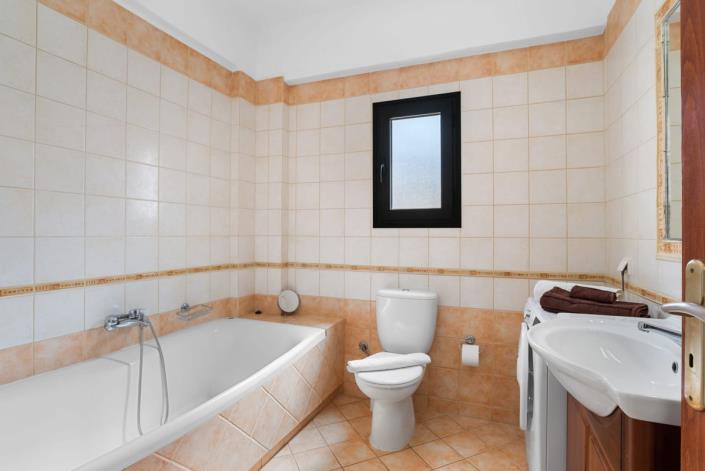 Image No.32-3 Bed Villa / Detached for sale