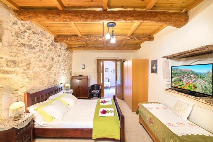 Image No.9-4 Bed Village House for sale