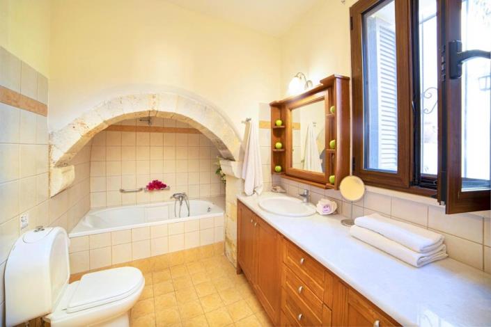 Image No.11-4 Bed Village House for sale