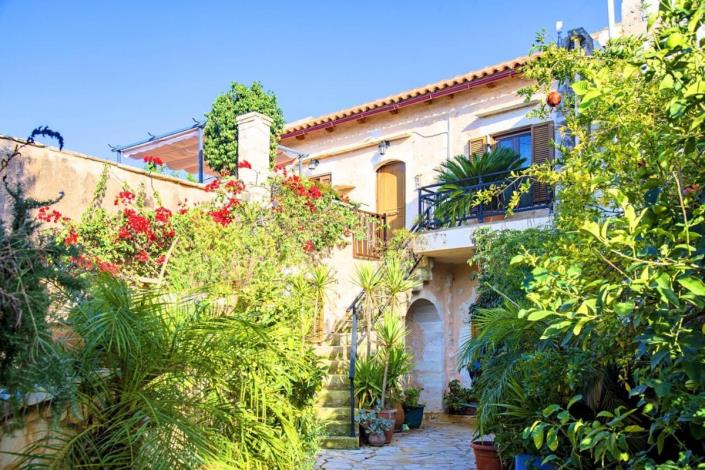 Image No.18-4 Bed Village House for sale