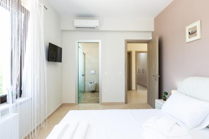 Image No.27-5 Bed Villa / Detached for sale