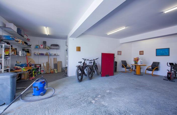 Image No.43-5 Bed Villa / Detached for sale