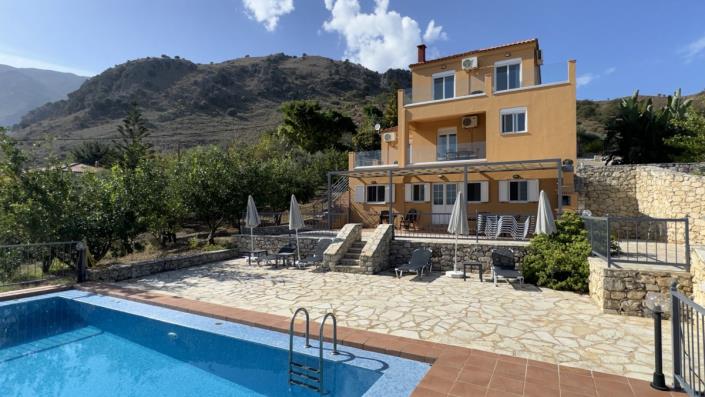 Image No.1-Villa / Détaché de 5 chambres à vendre à Kournas