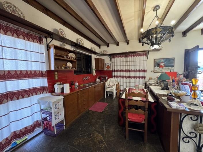 Image No.6-5 Bed House for sale