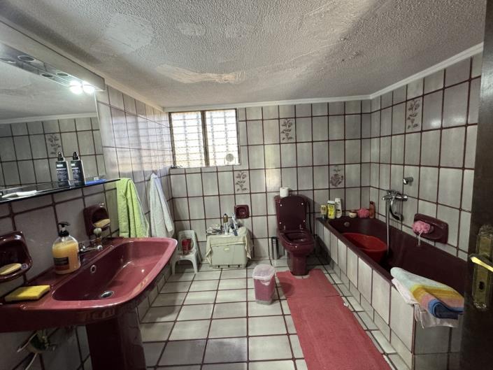 Image No.11-5 Bed House for sale