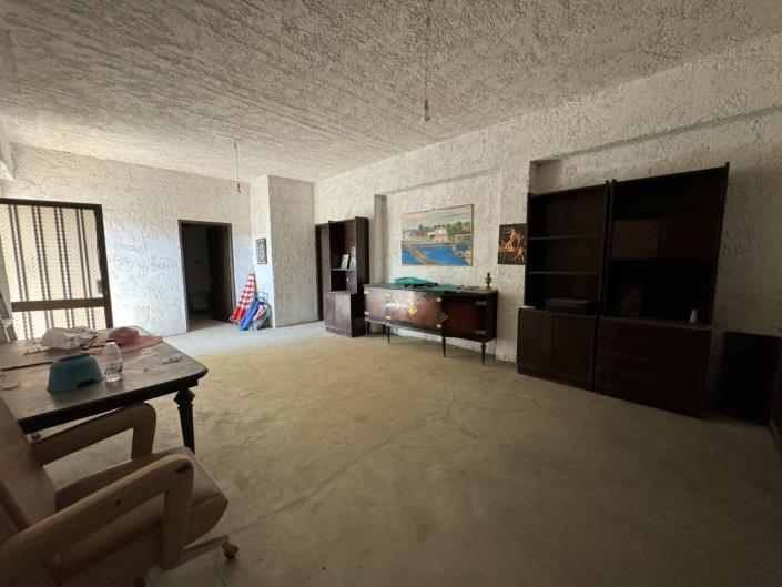 Image No.17-5 Bed House for sale