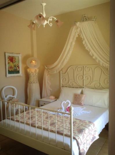 Image No.16-12 Bed Hotel for sale