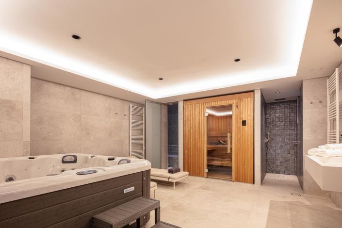 Image No.12-12 Bed Villa for sale