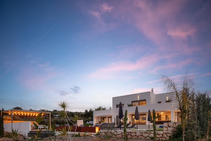 Image No.26-12 Bed Villa for sale