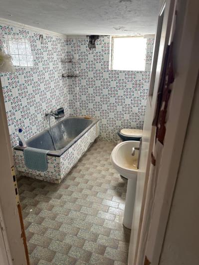 Image No.28-4 Bed House for sale