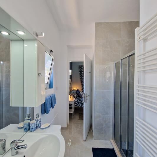 Image No.17-2 Bed Villa / Detached for sale