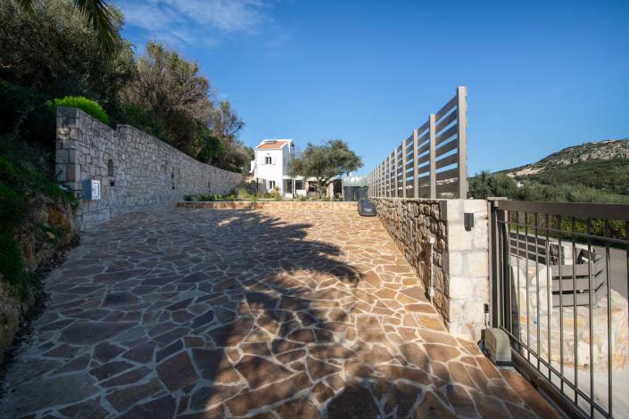 Image No.45-2 Bed Villa / Detached for sale