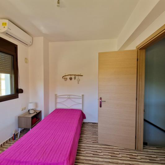 Image No.22-5 Bed Semi-Detached for sale