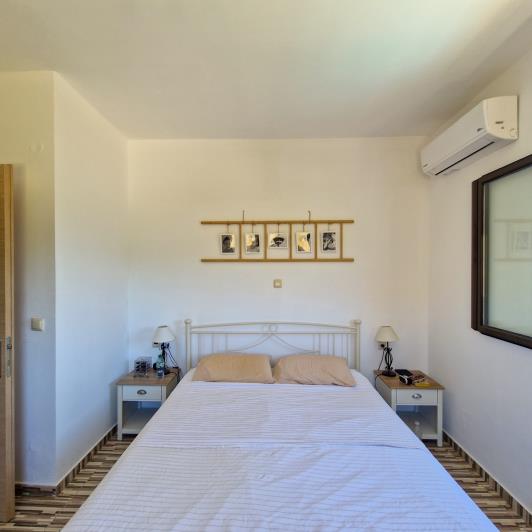 Image No.28-5 Bed Semi-Detached for sale