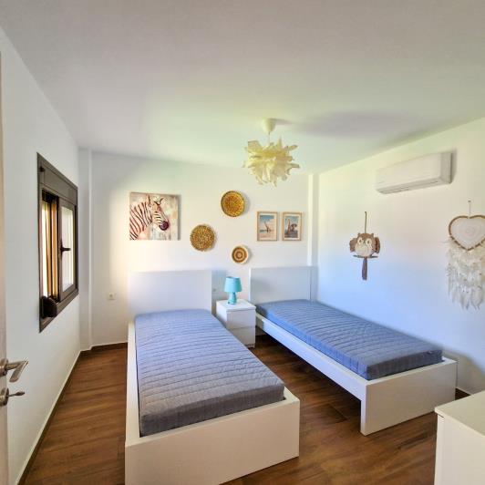 Image No.45-5 Bed Semi-Detached for sale
