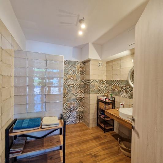 Image No.47-5 Bed Semi-Detached for sale