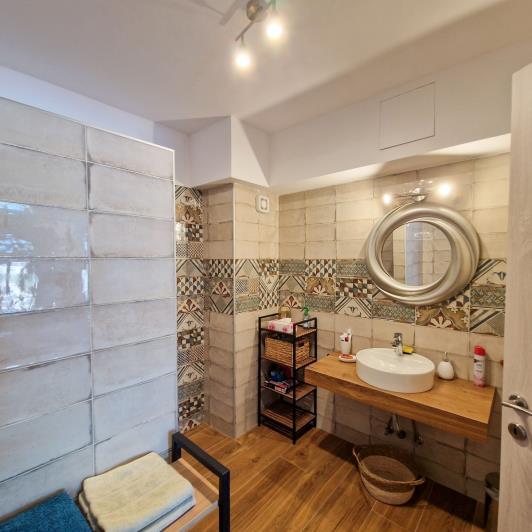Image No.49-5 Bed Semi-Detached for sale