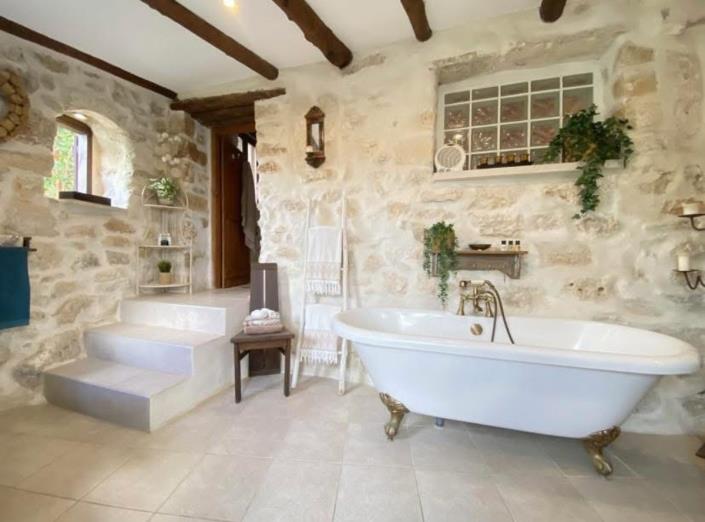 Image No.26-4 Bed Village House for sale