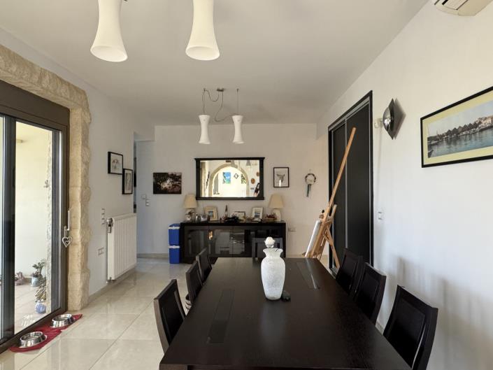 Image No.8-2 Bed Villa / Detached for sale