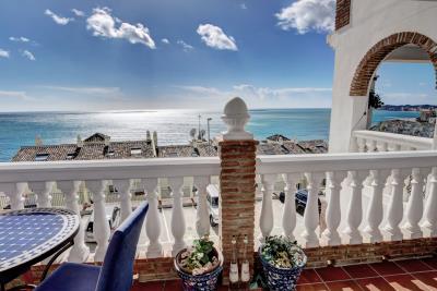 Beachfront-Townhouse-for-sale-in-Benalmadena-2026-02-13-041_2_3_4_5