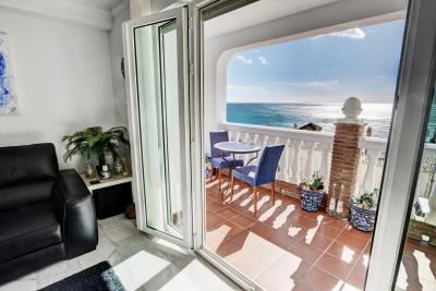 Beachfront-Townhouse-for-sale-in-Benalmadena-2026-02-13-046_47_48_49_50