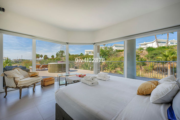 Image No.12-2 Bed Property for sale
