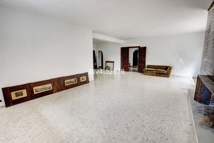 Image No.14-7 Bed Property for sale