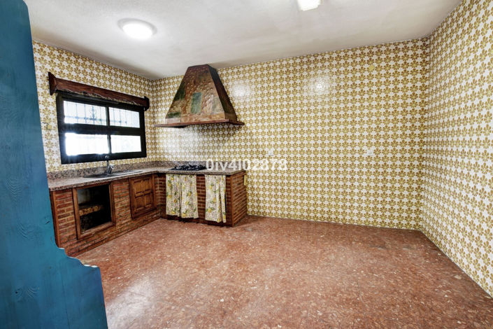 Image No.18-7 Bed Property for sale