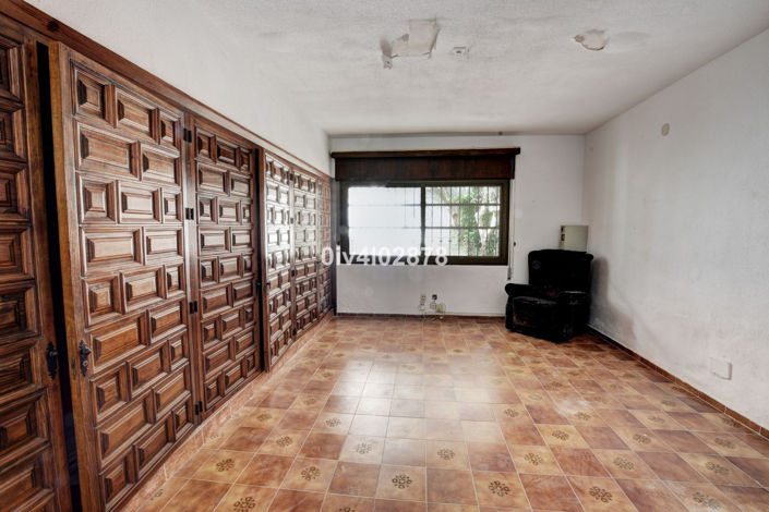 Image No.23-7 Bed Property for sale