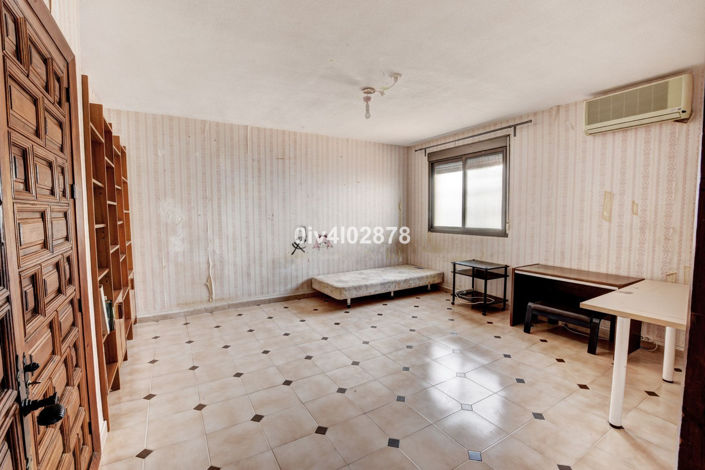 Image No.30-7 Bed Property for sale
