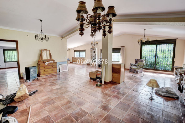 Image No.33-7 Bed Property for sale