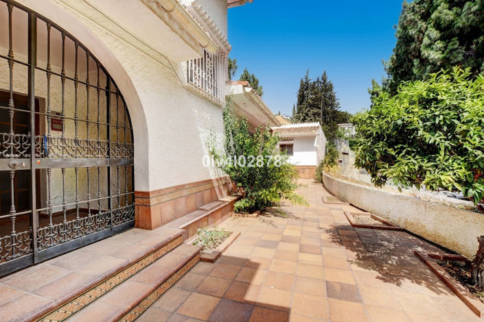 Image No.36-7 Bed Property for sale
