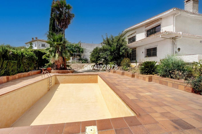 Image No.37-7 Bed Property for sale